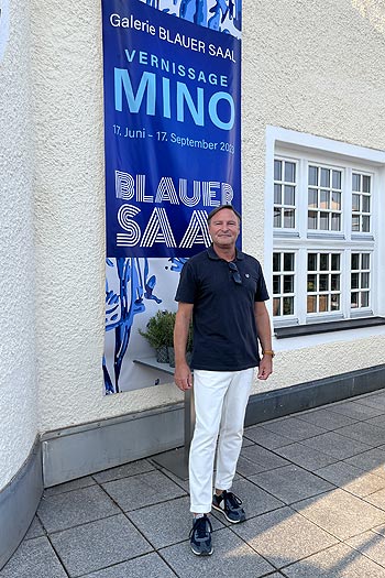 Künstler MINO Stefan Bächler (re.): Wiedereröffnung des Blauen Saal mit Hidalgo Boxsalon und Ausstellung MINO Stefan Bächler am 17.06.2023 (©Foto: Martin Schmitz)